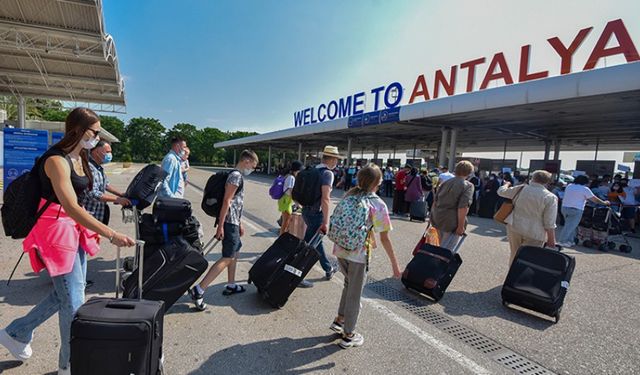 Antalya'ya gelen turist sayısında tüm zamanların rekoru kırıldı
