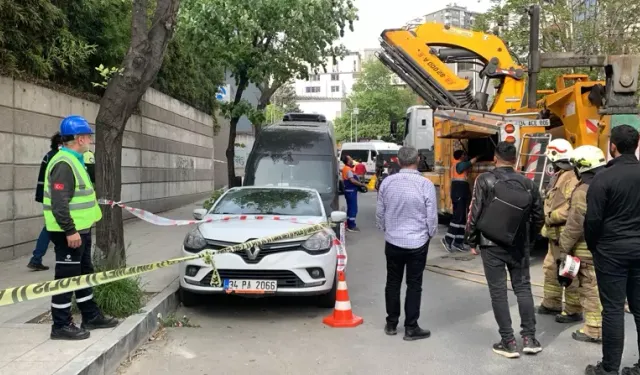 İstanbul'da yol çökme paniği! Araçlar çukurlara düştü