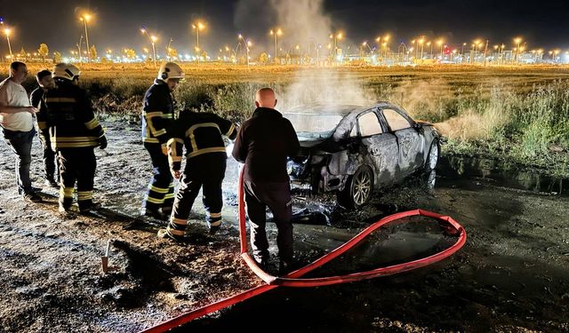 Diyarbakır'da park halindeki otomobil yandı