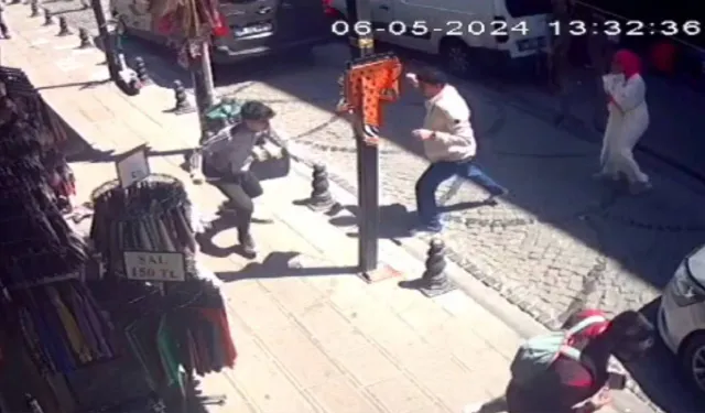 Fatih’te dükkan çalışanı kendisinden alışveriş yapmayan turisti bıçakladı