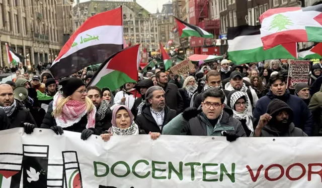 İsrail'in Gazze'deki saldırıları Amsterdam'da protesto edildi