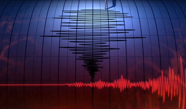 Balıkesir Sındırgı'da endişelendiren deprem