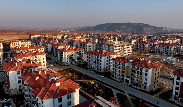 Bakan Kurum, Adıyaman Örenli'deki Deprem Konutlarını Paylaştı