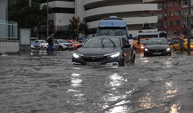 Ankara'da Sağanak Ve Dolu Etkili Oldu