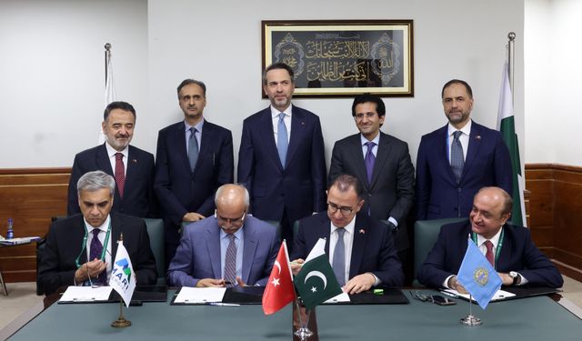 Bakan Bayraktar, Pakistan Petrol Bakanı Ali Pervaiz Malik İle Bir Araya Geldi