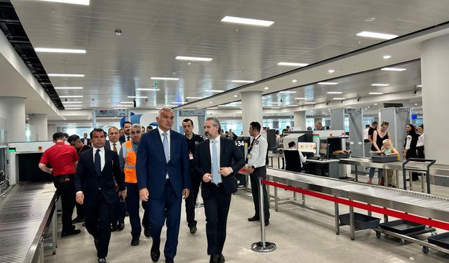 Bakan Ersoy, Antalya'da Bu Yıl 18 Milyon Ziyaretçi Ağırlamayı Hedefliyoruz