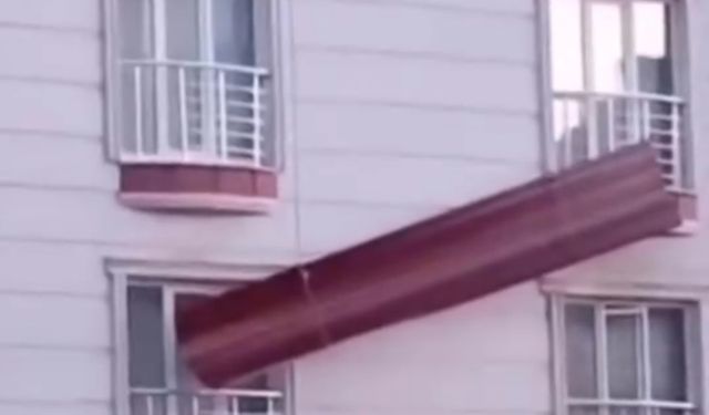 Çatıdaki Metal Profili Güvenlik Önlemi Almadan İndirdiler