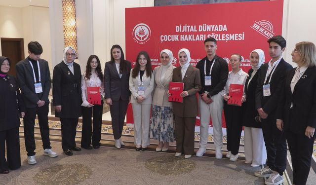 Bakan Göktaş: Mesele Teknolojiden Kaçmak Değil, Onu Çocuklarımız İçin Güvenli Hale Getirmek