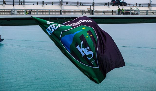 Osmangazi Köprüsü’ne dev Kocaelispor bayrağı asıldı