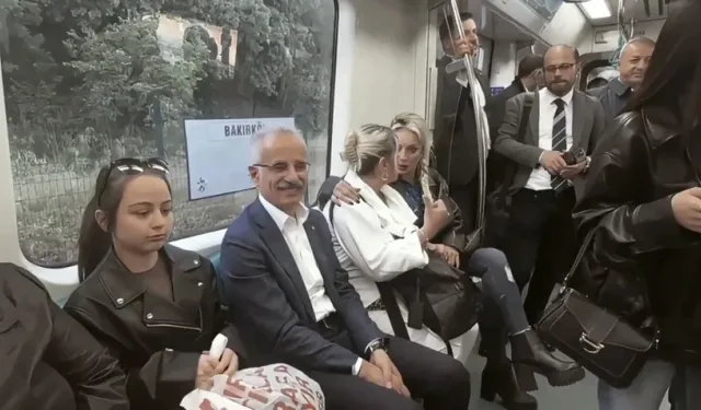 Abdulkadir Uraloğlu Marmaray'da vatandaşlarla sohbet etti