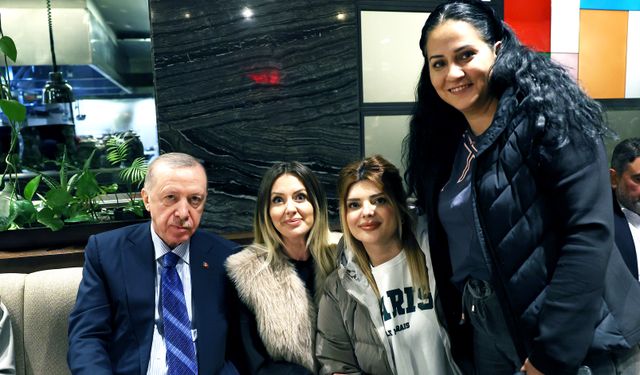 Cumhurbaşkanı Erdoğan Bir Kafede Vatandaşlarla Sohbet Etti
