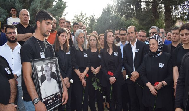Kalp krizinden hayatını kaybeden DEM Parti Batman İl Başkanı toprağa verildi