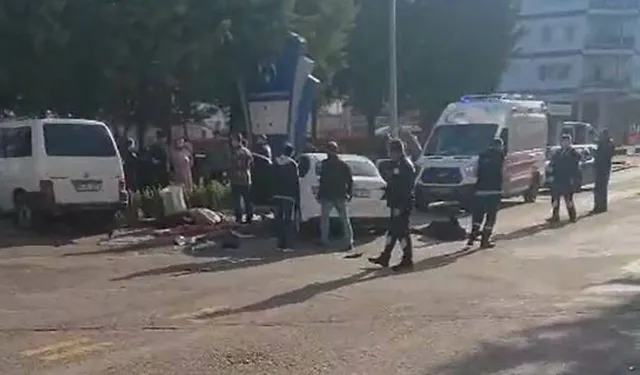 Ankara'da minibüs ile otomobil çarpıştı: 3'ü ağır 9 kişi yaralandı