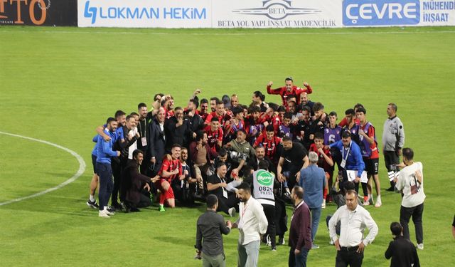 2’nci Lig Play-Off Yarı Final Maçında Vanspor, Çimentaş Elazığ Spor'u 4-1 Yendi