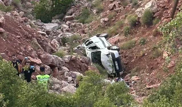 Adıyaman'da feci kaza! Araç uçuruma yuvarlandı: 1 ölü, 1 yaralı