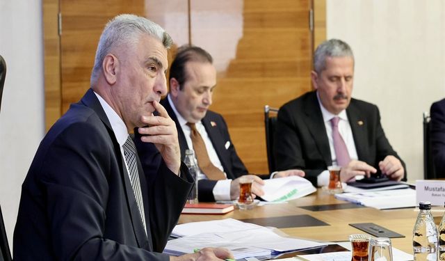 Bakan Bolat, ayakkabı sanayiinin temsilcileriyle bir araya geldi