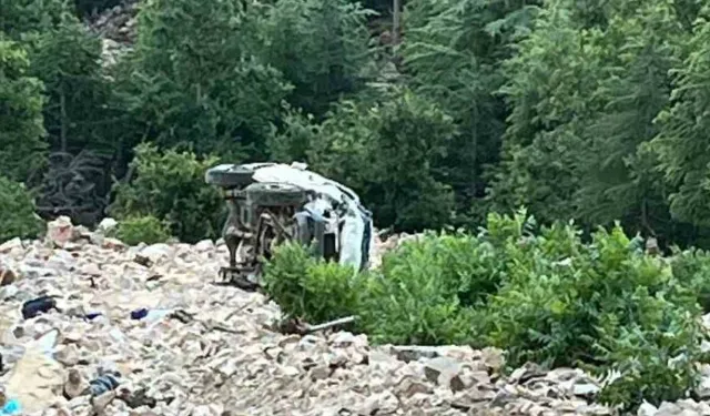 Yayla yolunda feci kaza! Kamyonet uçuruma yuvarlandı: Aynı aileden 3 ölü, 1 yaralı