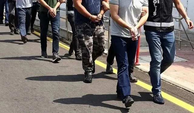 Görevdeki üç bürokrata FETÖ gözaltısı