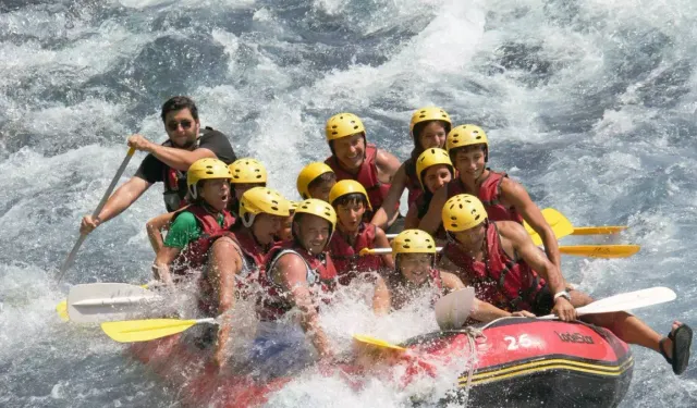 Köprüçay rafting tutkunlarının ilgi odağı oldu