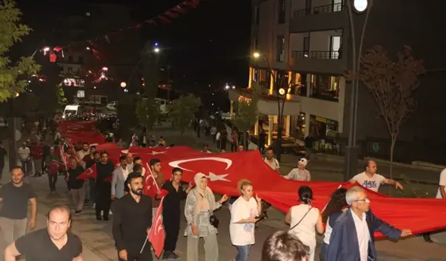 Şırnak’ta 105 metrelik Türk bayrağıyla yürüyüş
