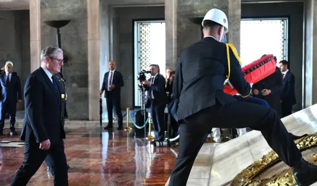 Starmer Türkiye’de: Anıtkabir’i Saygıyla Ziyaret Etti