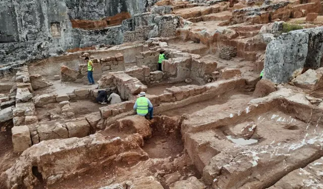 Arkeologlar Perre Antik Kenti’nde 1500 Yıllık Yaşam Alanı Keşfetti