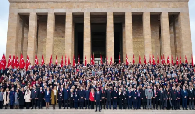 81 İlden Gelen Öğretmenler Bakan Tekin İle Anıtkabir’i Ziyaret Etti