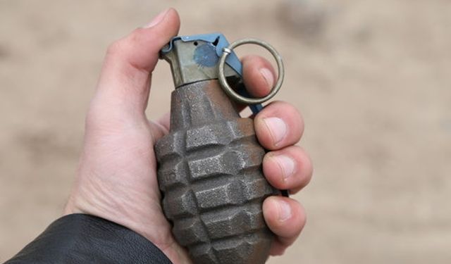 İstanbul'da Otele El Bombası Atıldı! Polis Alarma Geçti