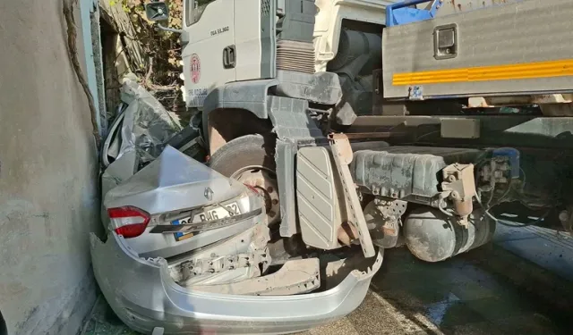 Ankara'da korkunç kaza! Kamyon otomobili ezdi: Görenler şok oldu!