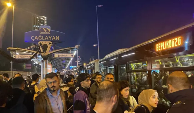 İstanbul'da Metrobüs Arızası! Seferlerde Büyük Aksama Yaşandı
