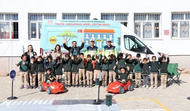 Öğrencilere Van’da Uygulamalı Trafik Eğitimi Düzenlendi