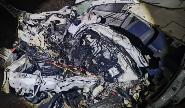 Afyonkarahisar'da beton mikserine çarpan sürücü hayatını kaybetti