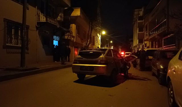Bursa'da Otomobil İle Hafif Ticari Araç Çarpıştı, 2 Kişi Yaralandı