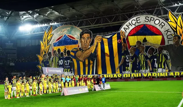 Kadıköy’de Görsel Şölen: Derbi İçin Özel Koreografi Hazırlandı