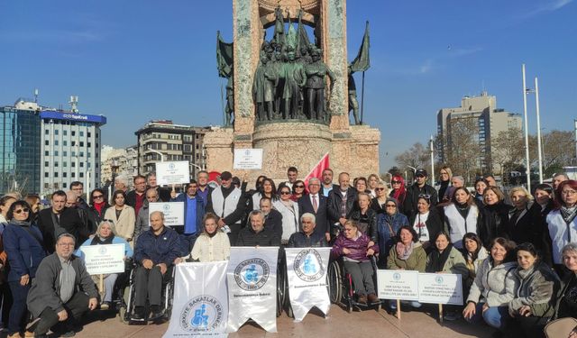 İstanbul Taksim’de 3 Aralık Engelliler Günü İçin Tören Düzenlendi