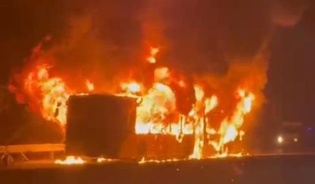 İstanbul Arnavutköy’de İETT Otobüsü Yanarak Küle Döndü