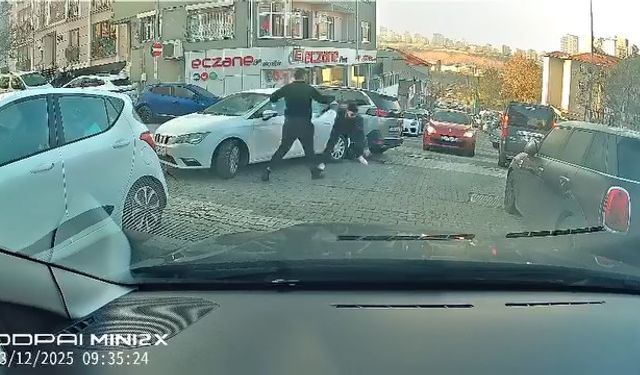 İstanbul’da Trafik Kavgası: Sürücü Aracına Çarpanı Dövdü