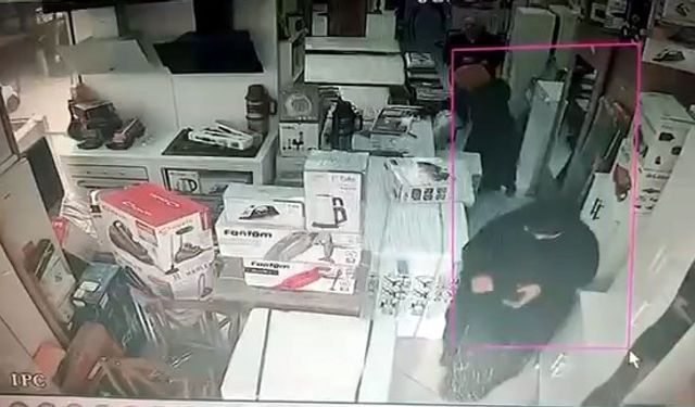 İstanbul Avcılar’da Hırsız Saç Düzleştiriciyi Kıyafetine Sakladı