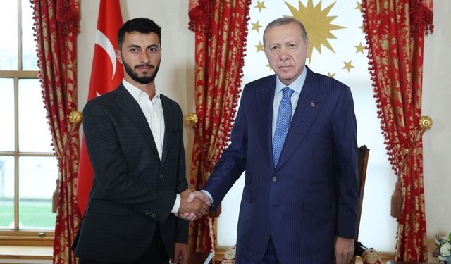 Cumhurbaşkanı Erdoğan, Oscar Ödüllü Filistinli Yönetmen Basel Adra İle Görüştü