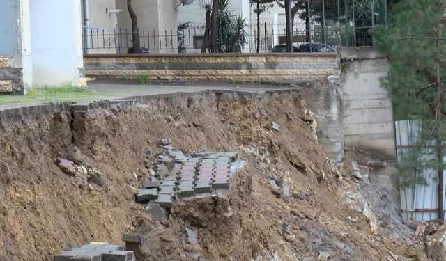 İstanbul Kadıköy’de 5 Katlı Binanın İstinat Duvarı Çöktü