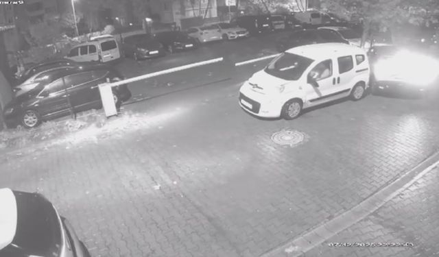 Pendik'te Alkollü Sürücü 2 Kişiye Çarptı; Anlar Kamerada