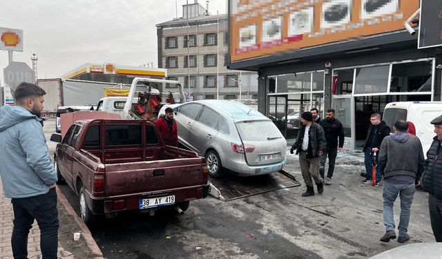 Kayseri’de Otomobilin LPG Tankı Patladı: 3 Kişi Yaralandı
