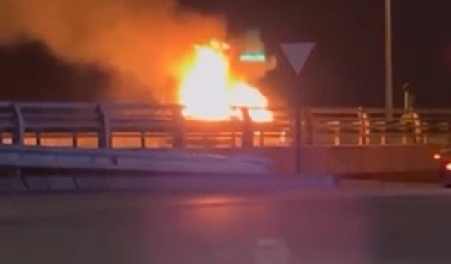 Trafikte İlerleyen Otomobil Bir Anda Alev Aldı