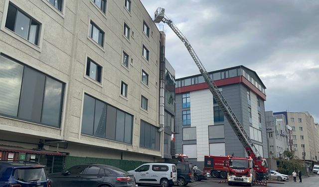 Restoranda Yangın Çıktı, Otelde Kalanlar Tahliye Edildi