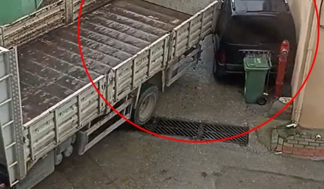 Bursa’da Manevra Yapan Kamyon Park Halindeki Araca Çarptı