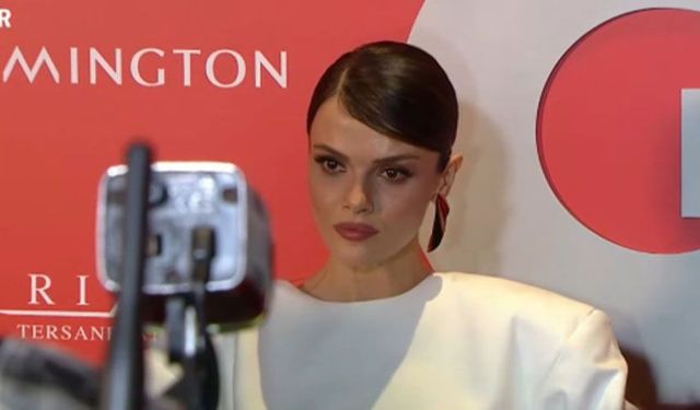 Sinem Ünsal 'Yılın Kadını' seçildi: Kırmızılı halıda büyüledi