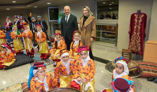 İstanbul Ümraniye’de Doğu Kültürü Halk Oyunlarıyla Yaşatıldı
