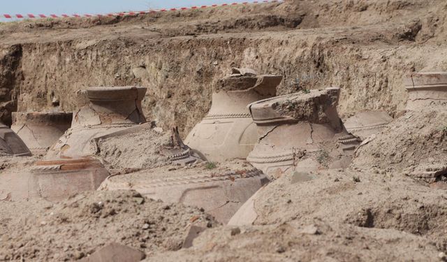 Urartu Dönemi Çivi Yazılı 76 Pithos; Tarihe Işık Tuttu