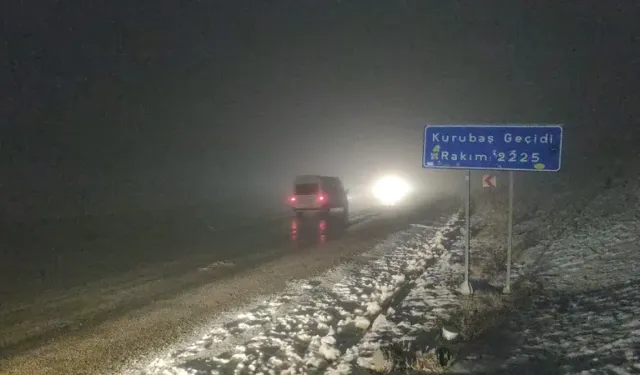 Van’da kar ve sis, trafiği zora soktu