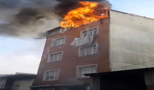 İstanbul Sultangazi’de 4 Katlı Binada Yangın: 2’nci Kattan Atlayan Kişi Yaralandı